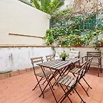 Flateli Fabra Apartment *