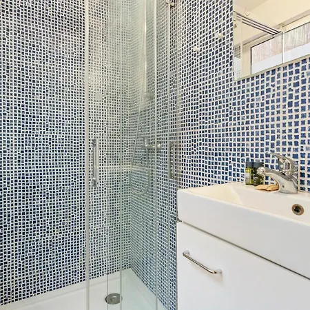Flateli Poble Sec Apartment *