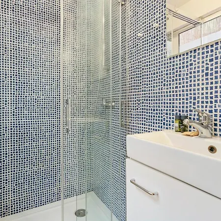 Flateli Fabra Apartment *